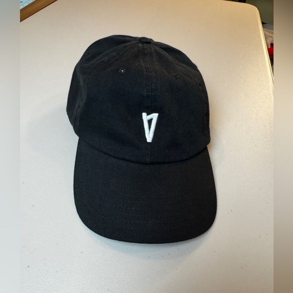 Lauv Black baseball hat - Picture 3 of 4